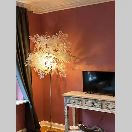 Perfekter Altbaucharme In Zentraler Lage ! Apartment