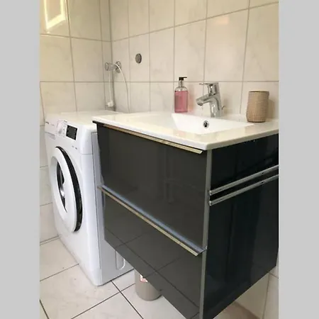 Perfekter Altbaucharme In Zentraler Lage ! *