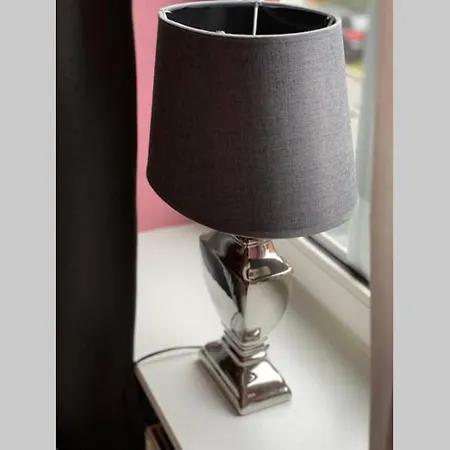 Apartment Perfekter Altbaucharme In Zentraler Lage ! *