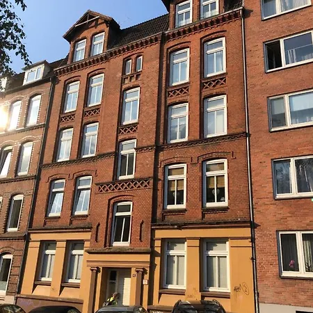 Apartment Perfekter Altbaucharme In Zentraler Lage ! *